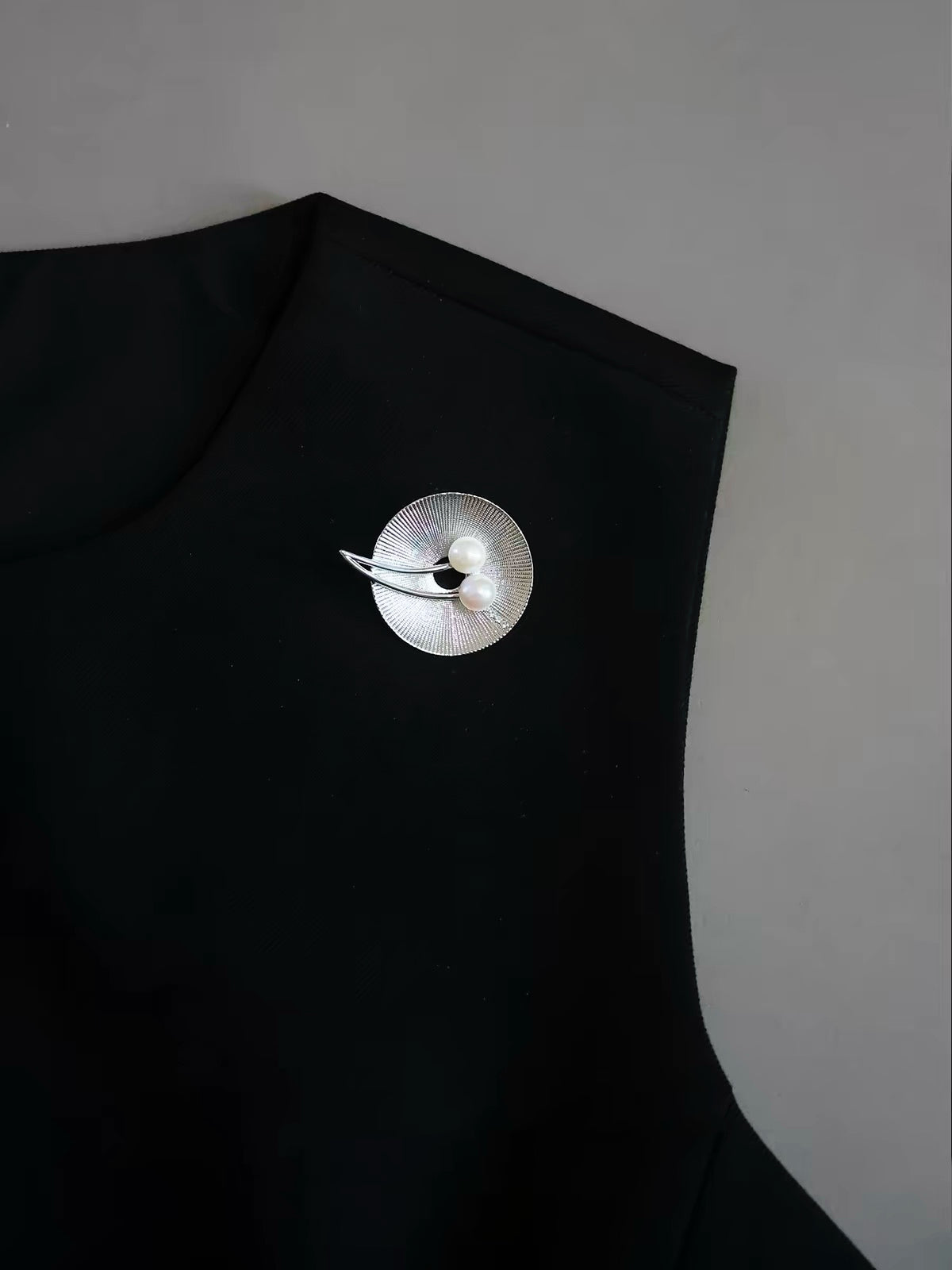 Kouei En Brooch