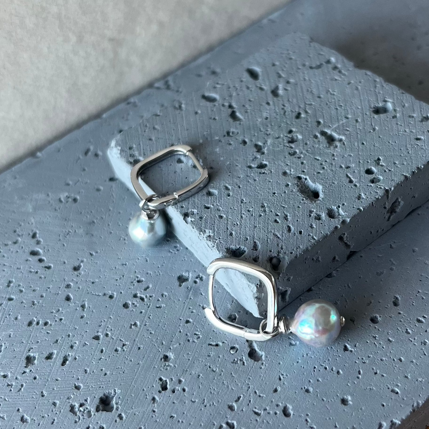 Hikari Link Earrings with Japanese Akoya Pearls