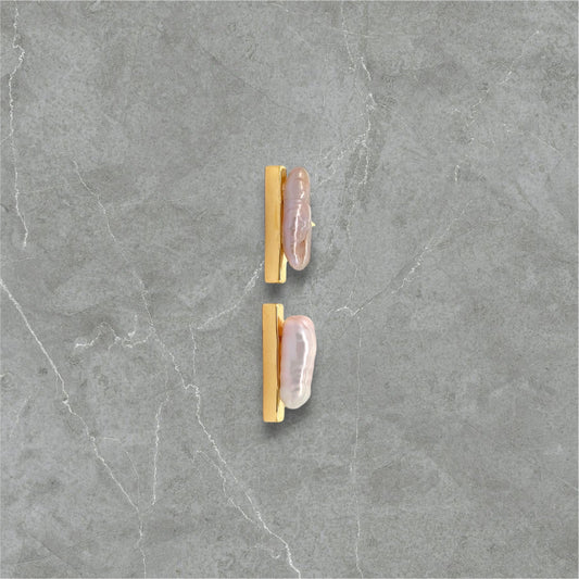 Mizumi Bar Earrings with Certified Biwa Pearls